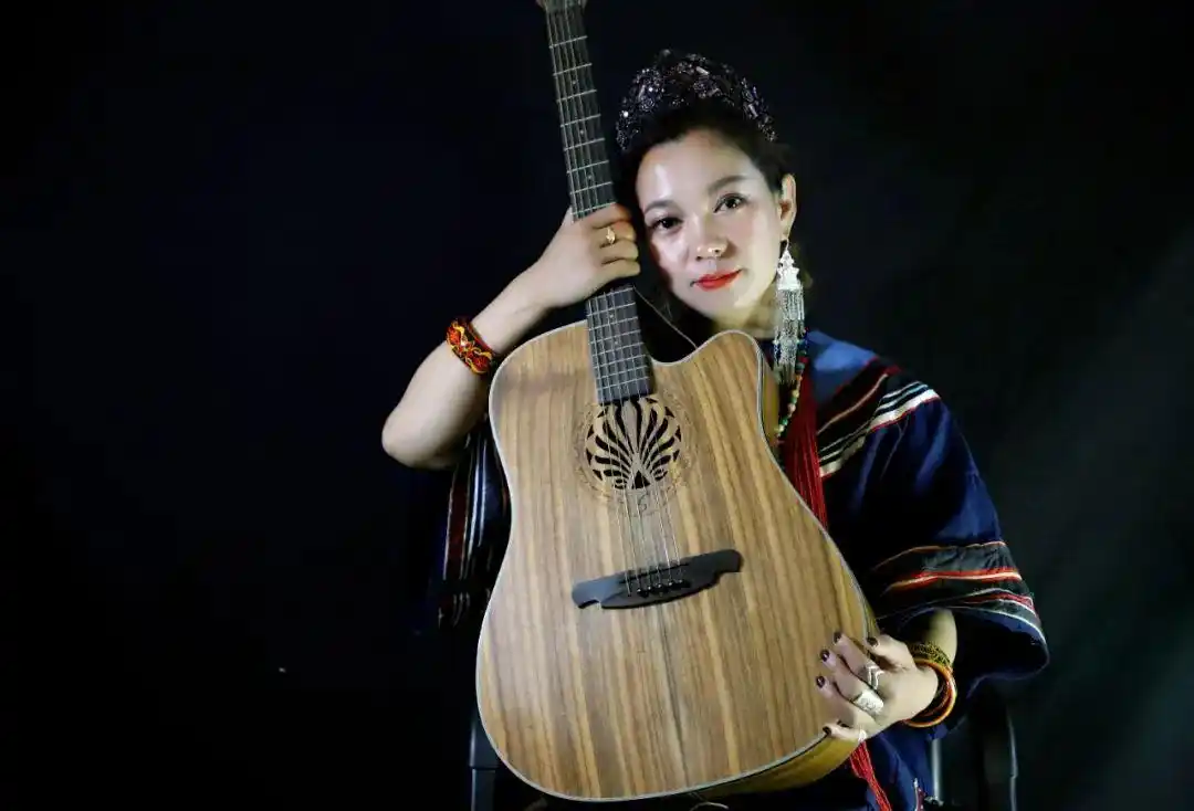 彝族女歌手沙玛古洛最新歌曲《离别之恋》mv首发!