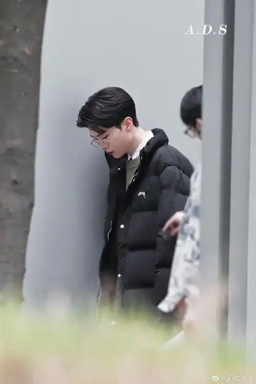 范丞丞金边眼镜##范丞丞推镜杀