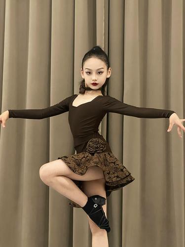 菲贝咔秋冬新款拉丁舞服女童专业表演练功服高级裙摆鱼骨网红套装