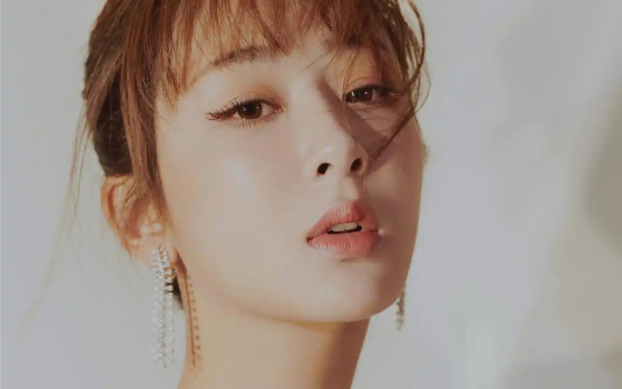 杨紫优雅浪漫写真图片桌面壁纸