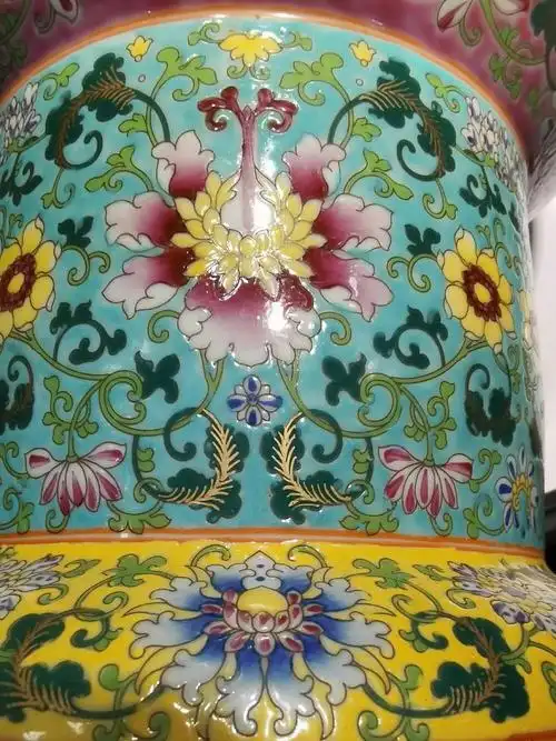 雍正御制锦鸡珐琅彩双耳敞口瓶