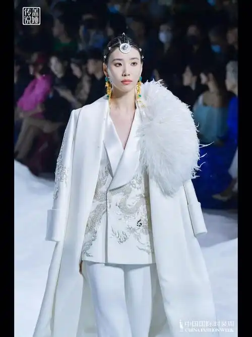 熊英盖娅传说乾坤碧落