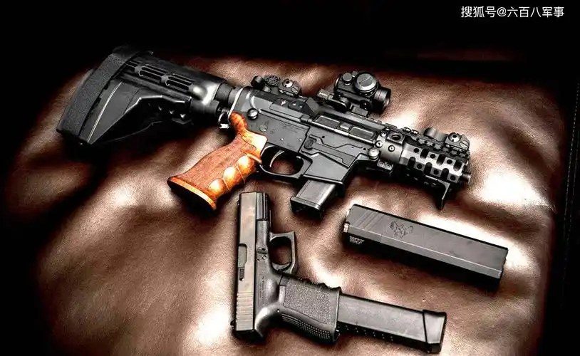 轻武器手枪篇,这次出场的帅哥们,黄金版沙鹰亮了-搜狐大视野-搜狐新闻