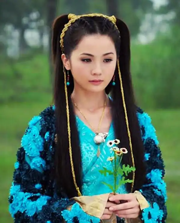 小龙女:东海龙宫的三公主,活泼可爱,鬼马机灵.