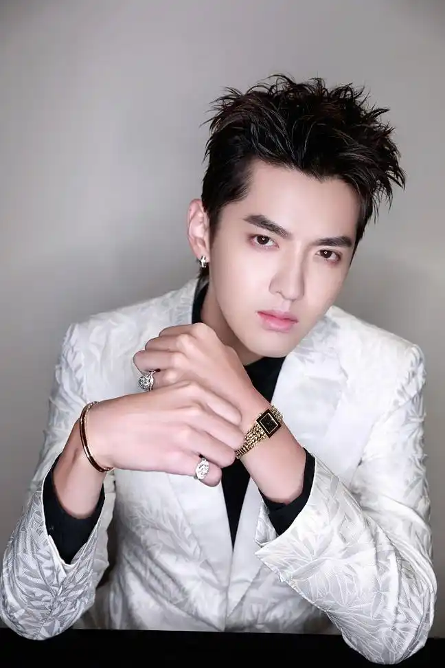 吴亦凡写真帅气 诠释经典意式魅力