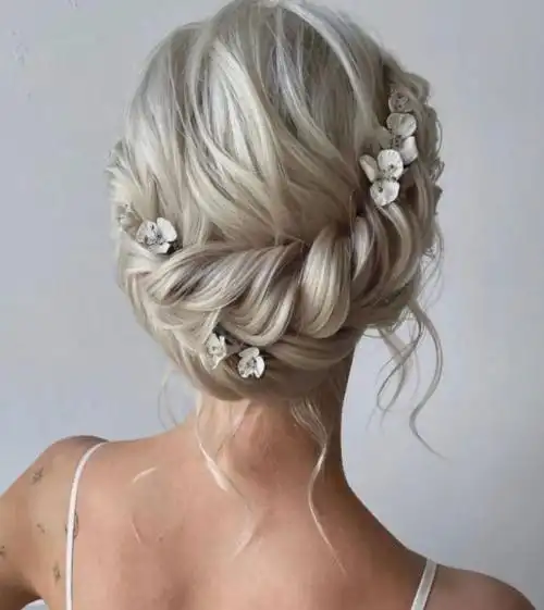 唯美迷人法式盘发 打造优雅温柔气质_盘发发型 - 美发站