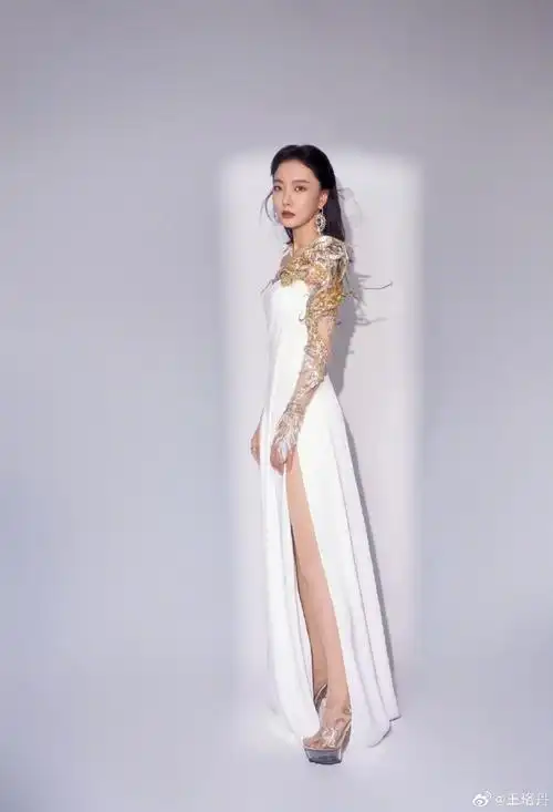 王珞丹同一件礼服12年前后对比##王珞丹身材12年没变