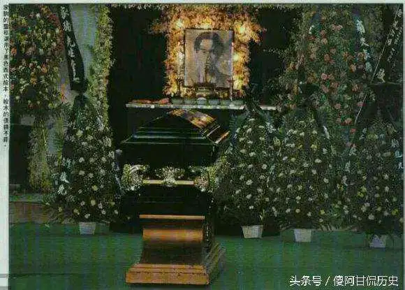 黄家驹入棺遗容吓人