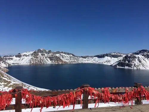 再乘上景区大巴来到西坡的另一个景点—-锦江大峡谷,景区是圆形的绕一