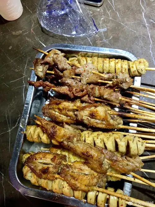 深夜美食!"吃"烧烤成了每个人的夜宵.
