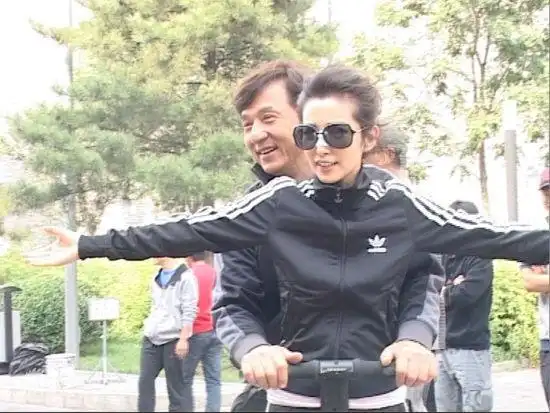 李冰冰我愿意拍戏辛苦成龙探班送豪车