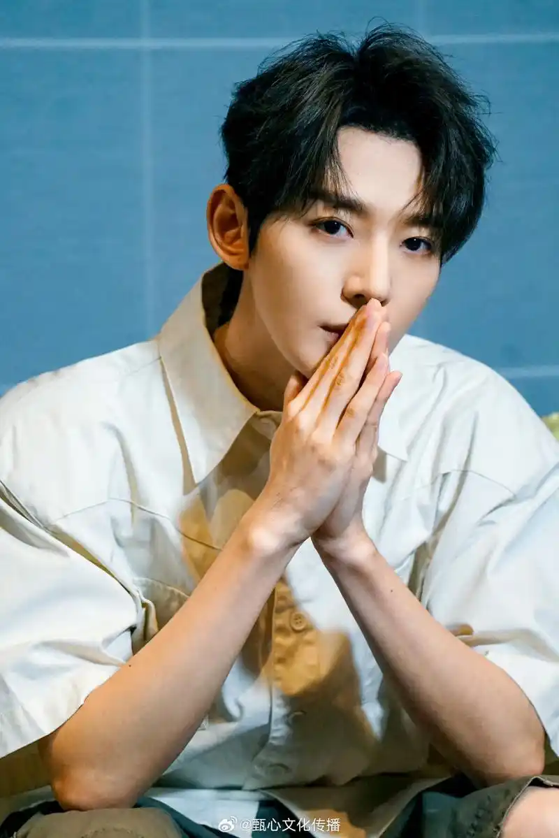 因为杨紫才追的长相思,杨紫说 邓为现实生活中和叶十七一样@演员邓为