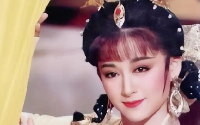 【潘迎紫】18岁到71岁的变化,堪称冻龄女神,永远的小龙女_哔哩哔哩