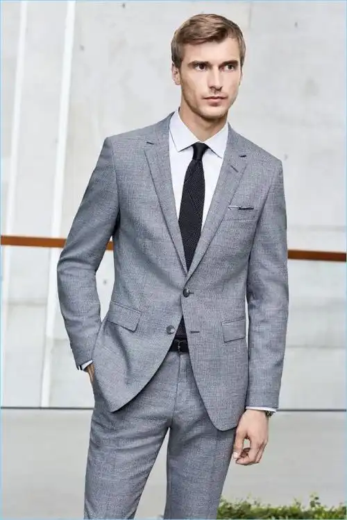 时髦的灰色职场西装-boss #时尚# #欧美# #型男# #搭配# #男模# #潮流