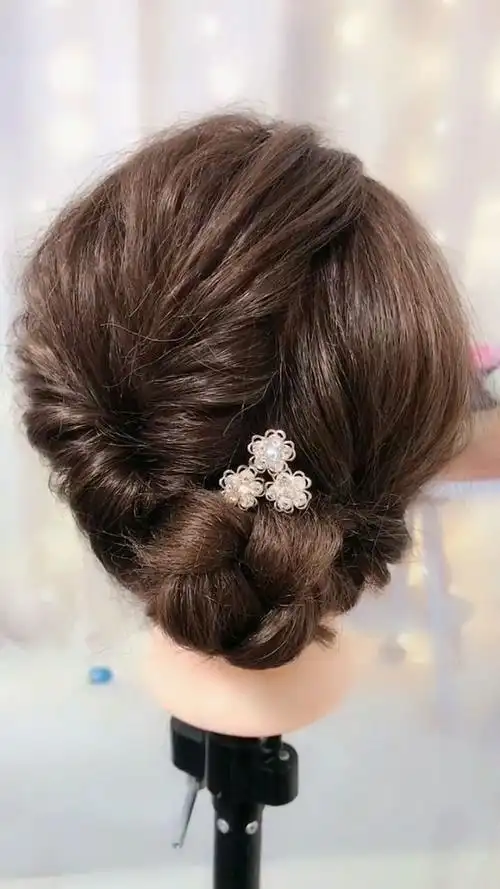 这么好看的小盘发,想学的女孩子可以试一试