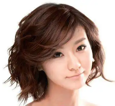 45-50岁中短减龄烫发 50岁女人短发要烫什么发型好看 -育儿知识