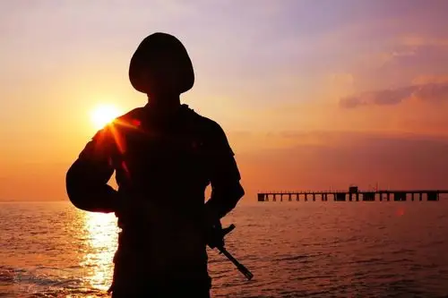 霞光辉映一组剪影带你领略军人风采