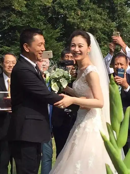 李小冉近况曝光,情史丰富的她,为何要嫁给相识16年的男闺蜜