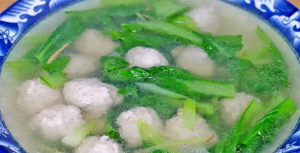 教大家青菜肉丸子汤的做法,鲜美劲道,好吃营养又开胃,喜欢收藏