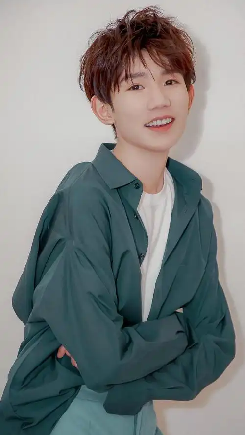 吸烟事件"成为了无数网友热议的焦点,这之后王源退出了《王牌对王牌》