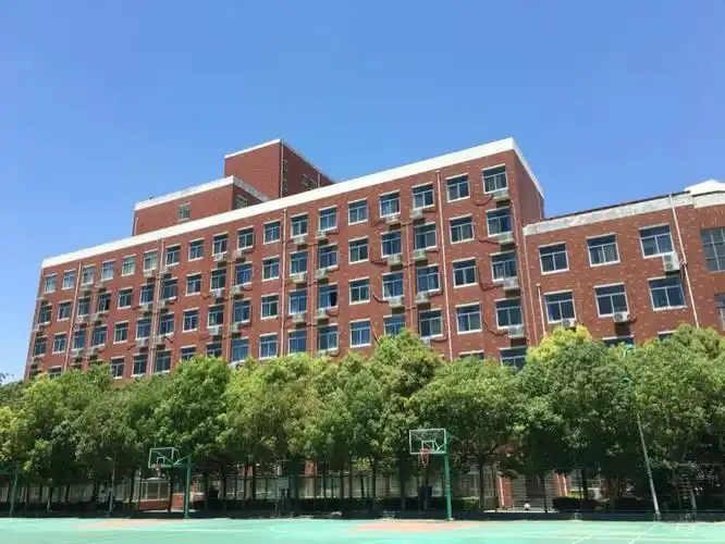 河南省教育厅厅长朱清孟,副厅长刁玉华先后在《河南省实验中学工作