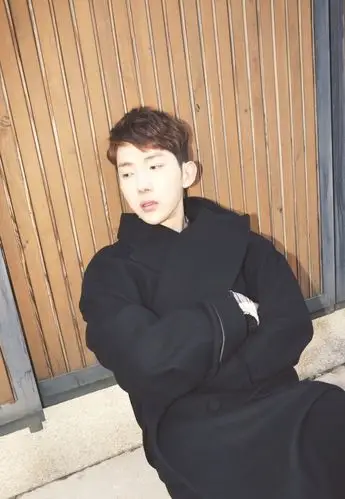 2am是韩国jyp entertainment于2008年推出的男子组合,四名成员包括