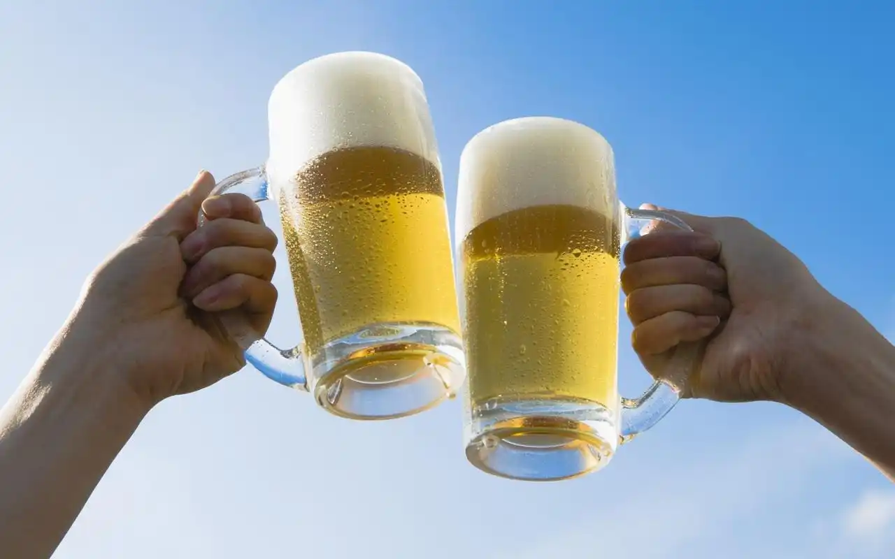 喝酒干杯的图片1920x1080分辨率查看