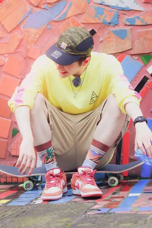 王一博同款断崖式暴跌小伙跟风冲到血本无归最多一双亏￥6000