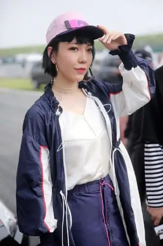 吴莫愁短发女人也可以性感和可爱