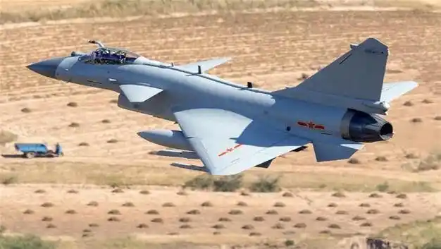 歼10战机实现了系列化的发展进步,发展研制了大批量的改进型号,从最初