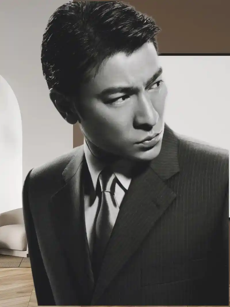 照片以黑白为主色调,刘德华的帅气加上得体的西服,霸道总裁形象扑面