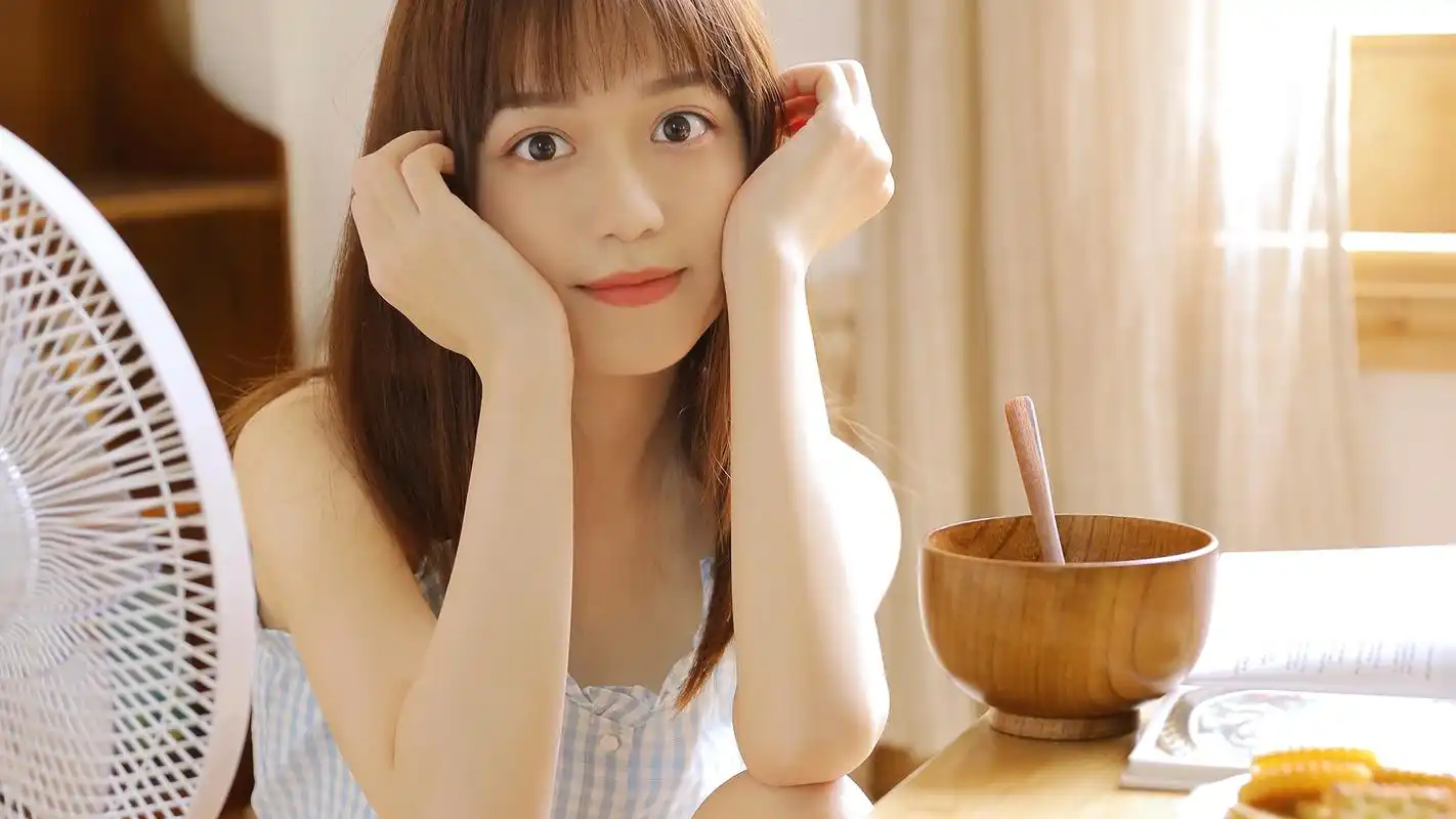 齐刘海美女居家写真图片桌面壁纸壁纸【8】