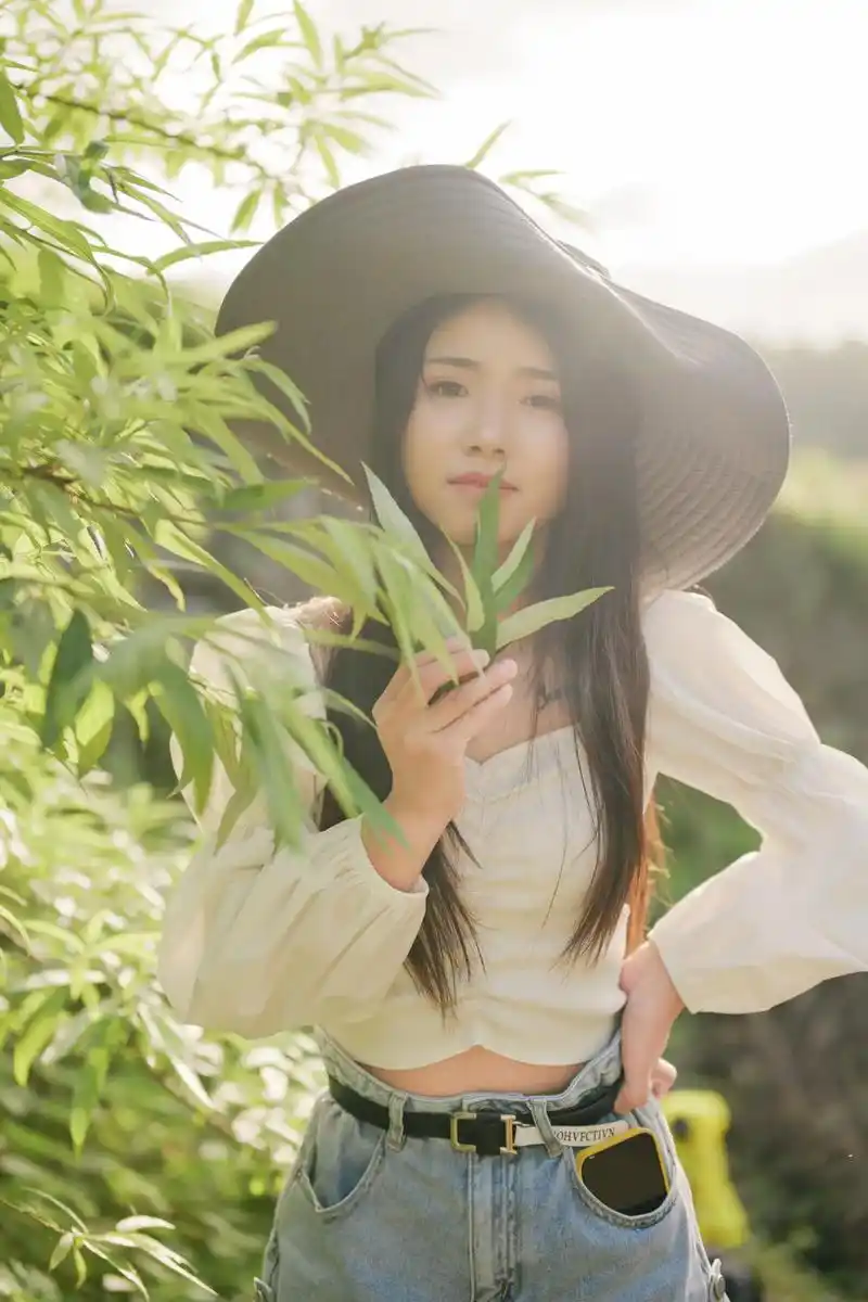 户外边玩边拍#人像写真#思南小姐姐#摄影 - 抖音