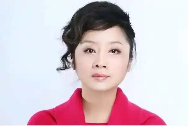 回顾唐静:前夫和秦海璐结婚,独自陪儿子长大,如今选择令人泪目