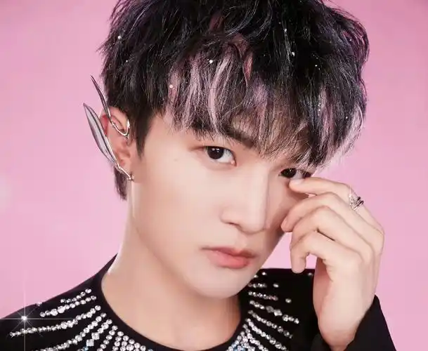 【周深】太羡慕在现场的米子们,超帅的深深!