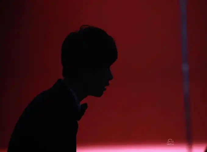 tfboys分享200917易烊千玺的高冷俊俏脸庞像万丈深渊使人越陷越深