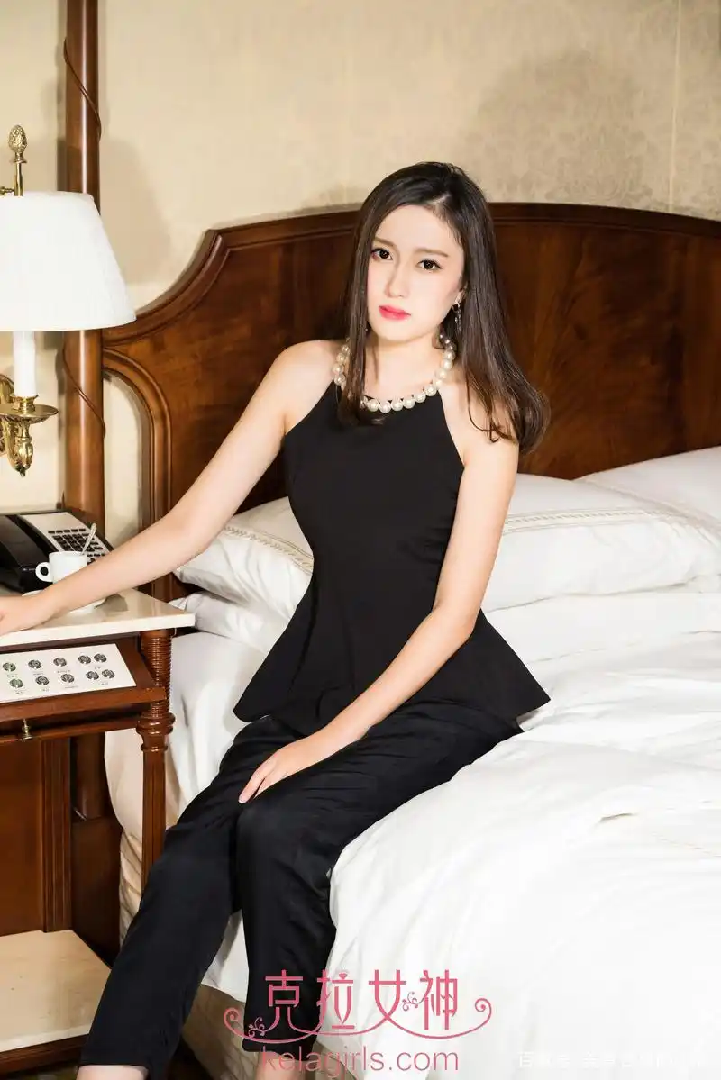 克拉女神芝月,一身黑色迷人装扮袭身,大秀曼妙身姿,你心动了吗