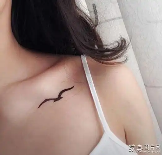 女生锁骨纹身图案欣赏唯美可爱的小清新设计