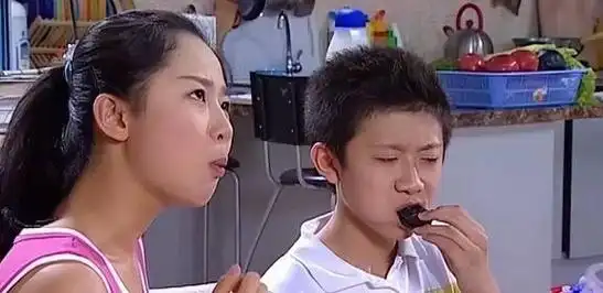 《家有儿女》中的穿帮镜头,真是太搞笑了,当年居然都没有发现