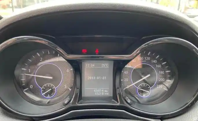 4t 手动两驱柴油豪华版5座 白色 - 小猪二手车