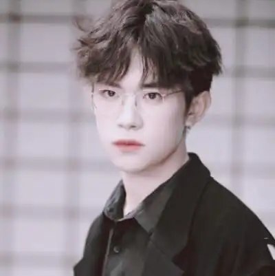 易烊千玺头像黑