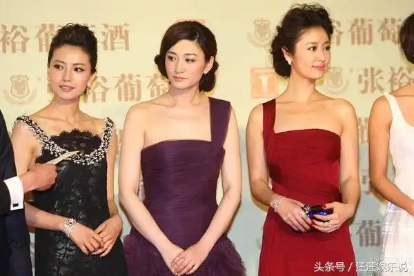 你永远不知道一个女明星能有多白除非看了李小冉的这些合照最后一张就