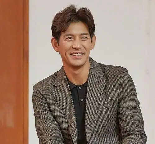 韩国明星男演员名字(韩国明星男演员名字 前十名)_竞价网