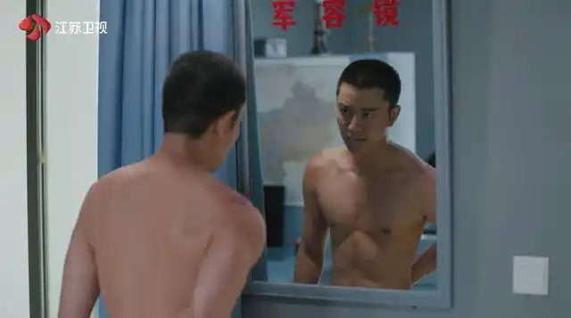 原创空降利刃许久不见贾乃亮练出一身肌肉