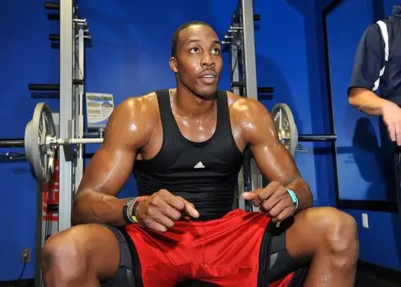 组图:魔兽健身房训练照曝光 超强肌肉这般炼成