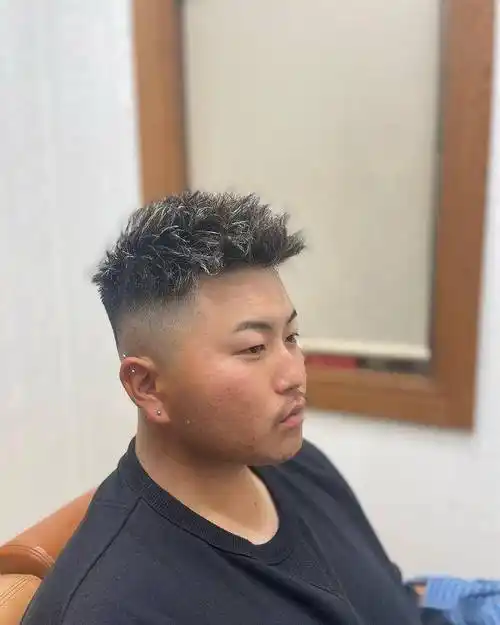 两侧铲短发型真帅气,不论胖瘦都适合,白发大叔剪完