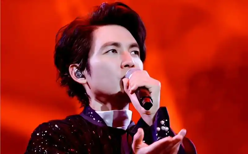 【钟汉良】最喜欢钟汉良的笑容,很温暖,很阳光,很纯真,很可爱!