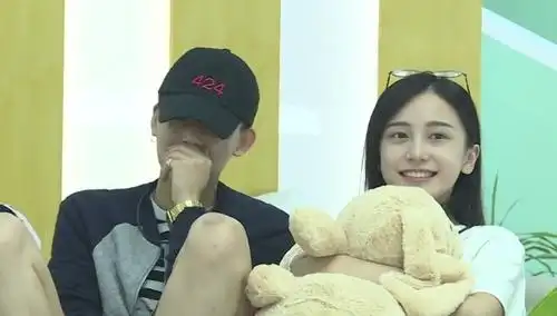 周晨晞身体不适引众房客担忧姜梓新直呼心疼恩爱值满格