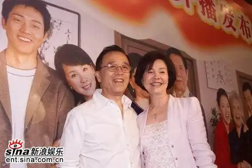 组图:归亚蕾宣传《麻辣婆媳》 老公首次亮相