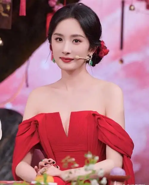 "85花"或重新洗牌?赵丽颖领跑,杨幂处境难堪,其余均在吃老本